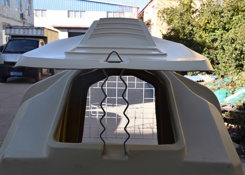 UV-Resistant Plastic Calf Hutches